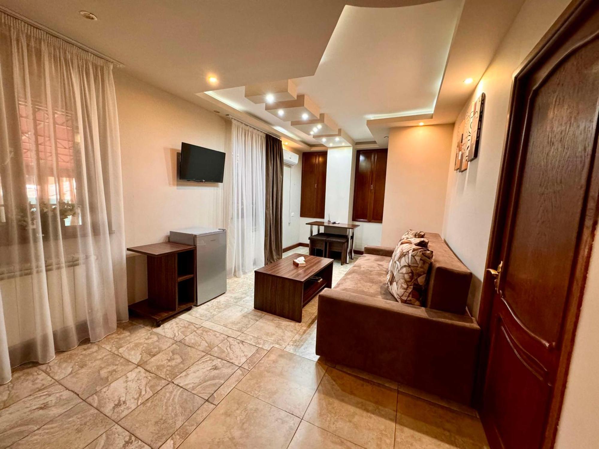 Time Hotel & Tours Γιερεβάν Δωμάτιο φωτογραφία