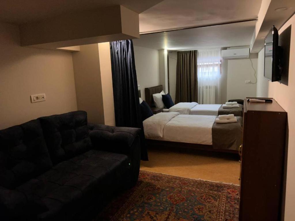 Time Hotel & Tours Γιερεβάν Δωμάτιο φωτογραφία