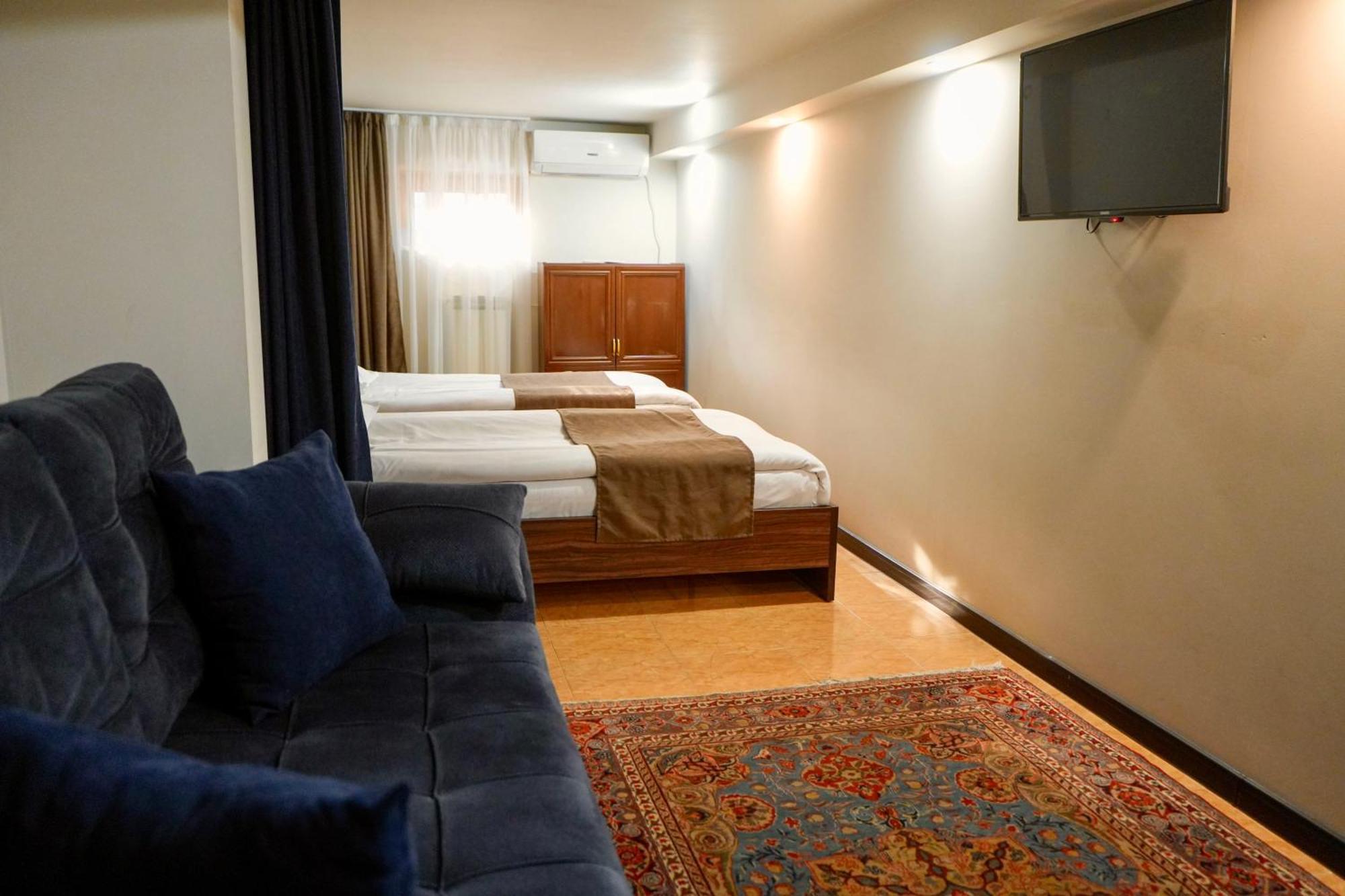 Time Hotel & Tours Γιερεβάν Δωμάτιο φωτογραφία