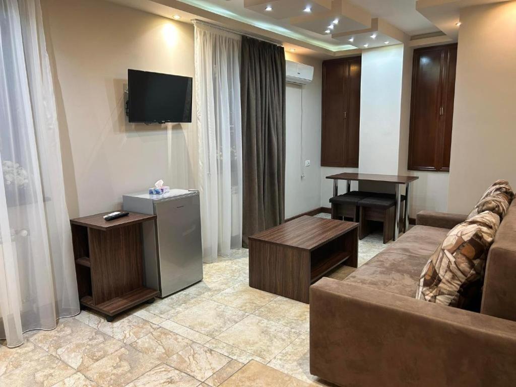 Time Hotel & Tours Γιερεβάν Δωμάτιο φωτογραφία